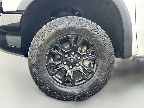 Used 2023 Chevrolet Silverado 1500 ZR2 w/ Technology Package image 34