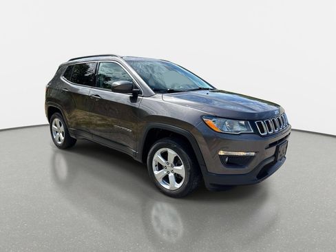 Used 2019 Jeep Compass Latitude w/ Popular Equipment Group AWD/4WD image 2