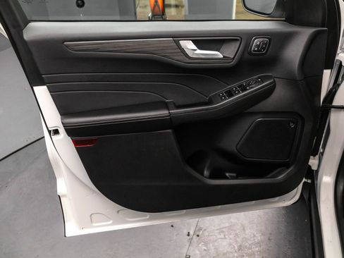 Used 2024 Ford Escape Platinum w/ Premium Technology Package image 29