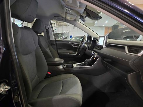 Used 2025 Toyota RAV4 XLE AWD/4WD image 11
