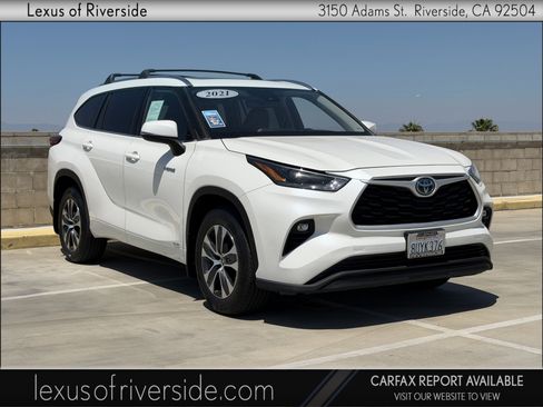 Used 2021 Toyota Highlander XLE AWD/4WD image 1