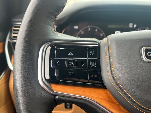 Used 2023 Jeep Grand Wagoneer Series III image 17