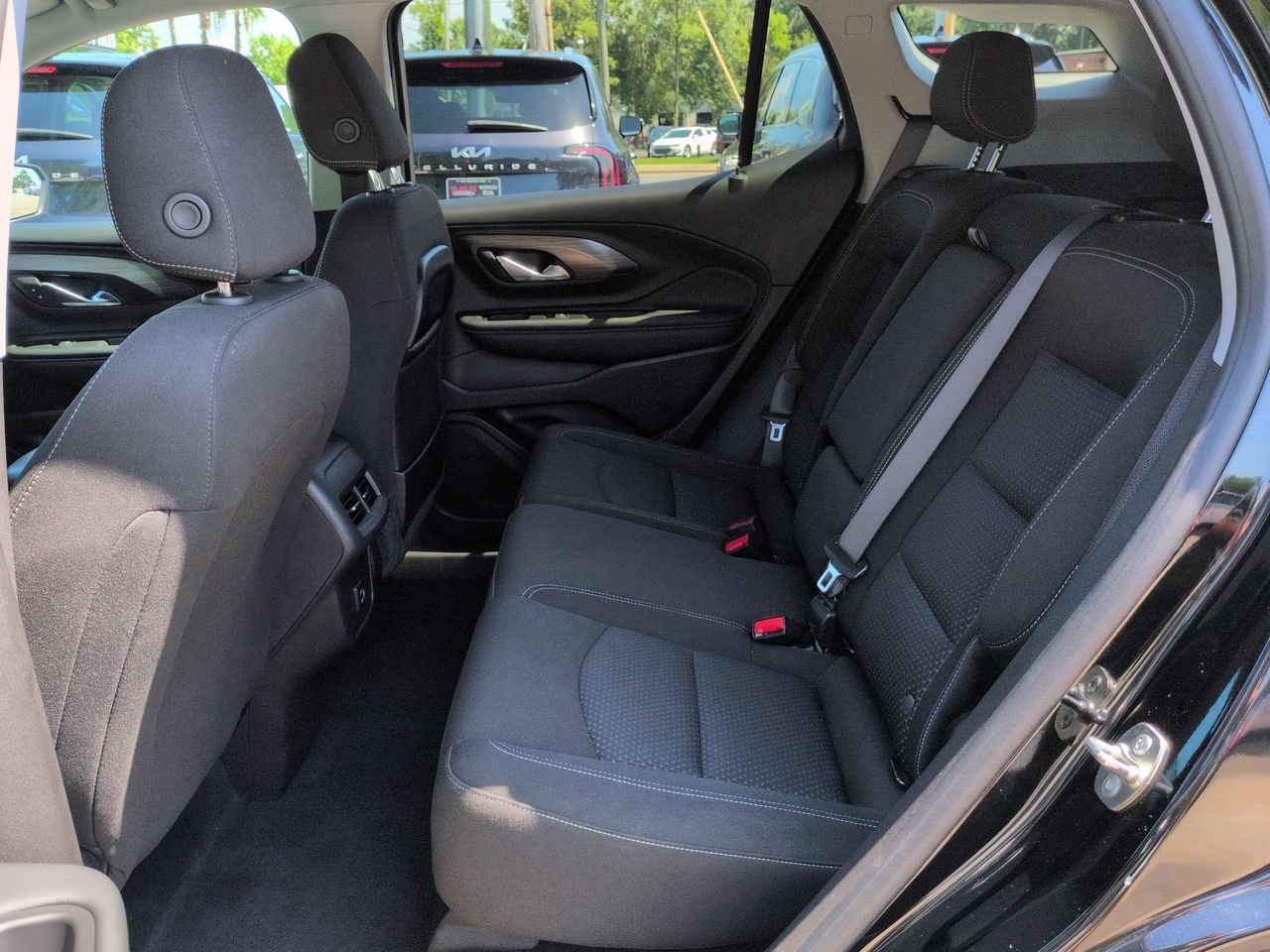 Used 2024 GMC Terrain SLE w/ Driver Convenience Package FWD image 14