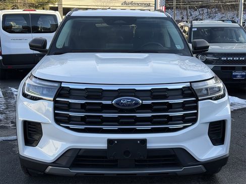 Used 2025 Ford Explorer Active image 2