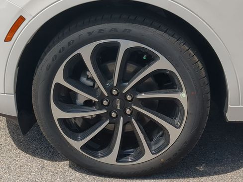 New 2026 Lincoln Nautilus Black Label AWD/4WD image 9