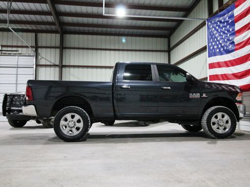 Used 2016 RAM 2500 SLT w/ Luxury Group AWD/4WD image 12