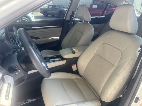 Used 2025 Nissan Altima 2.5 SL AWD/4WD image 14