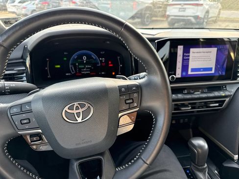 Used 2025 Toyota Camry LE FWD image 19