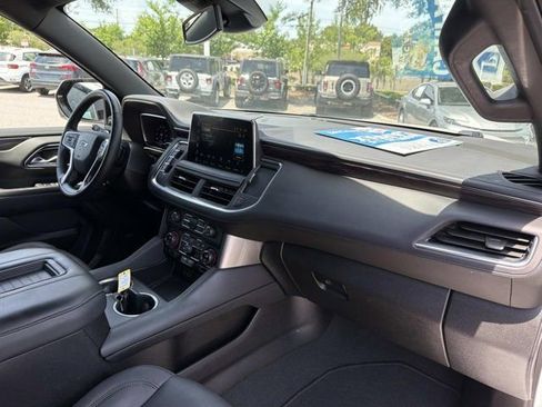 Used 2023 Chevrolet Suburban Z71 w/ Luxury Package AWD/4WD image 18