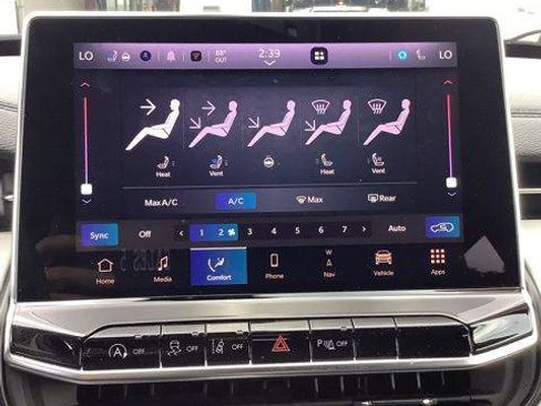 Certified 2025 Jeep Compass Limited w/ Elite Group AWD/4WD image 22