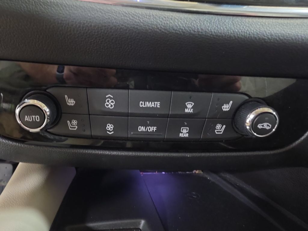 Used 2023 Buick Enclave Avenir w/ Avenir Technology Package AWD/4WD image 25