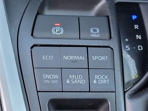 Certified 2025 Toyota RAV4 LE image 30