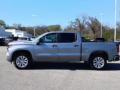 Used 2025 Chevrolet Silverado 1500 Custom image 5