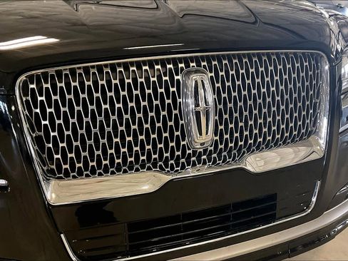 Used 2024 Lincoln Navigator Reserve image 30