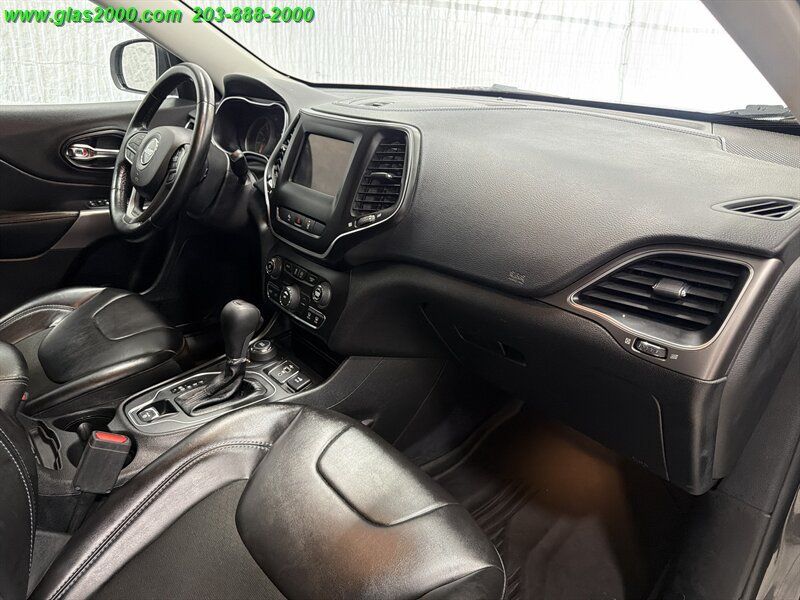Used 2021 Jeep Cherokee Latitude Plus AWD/4WD image 5