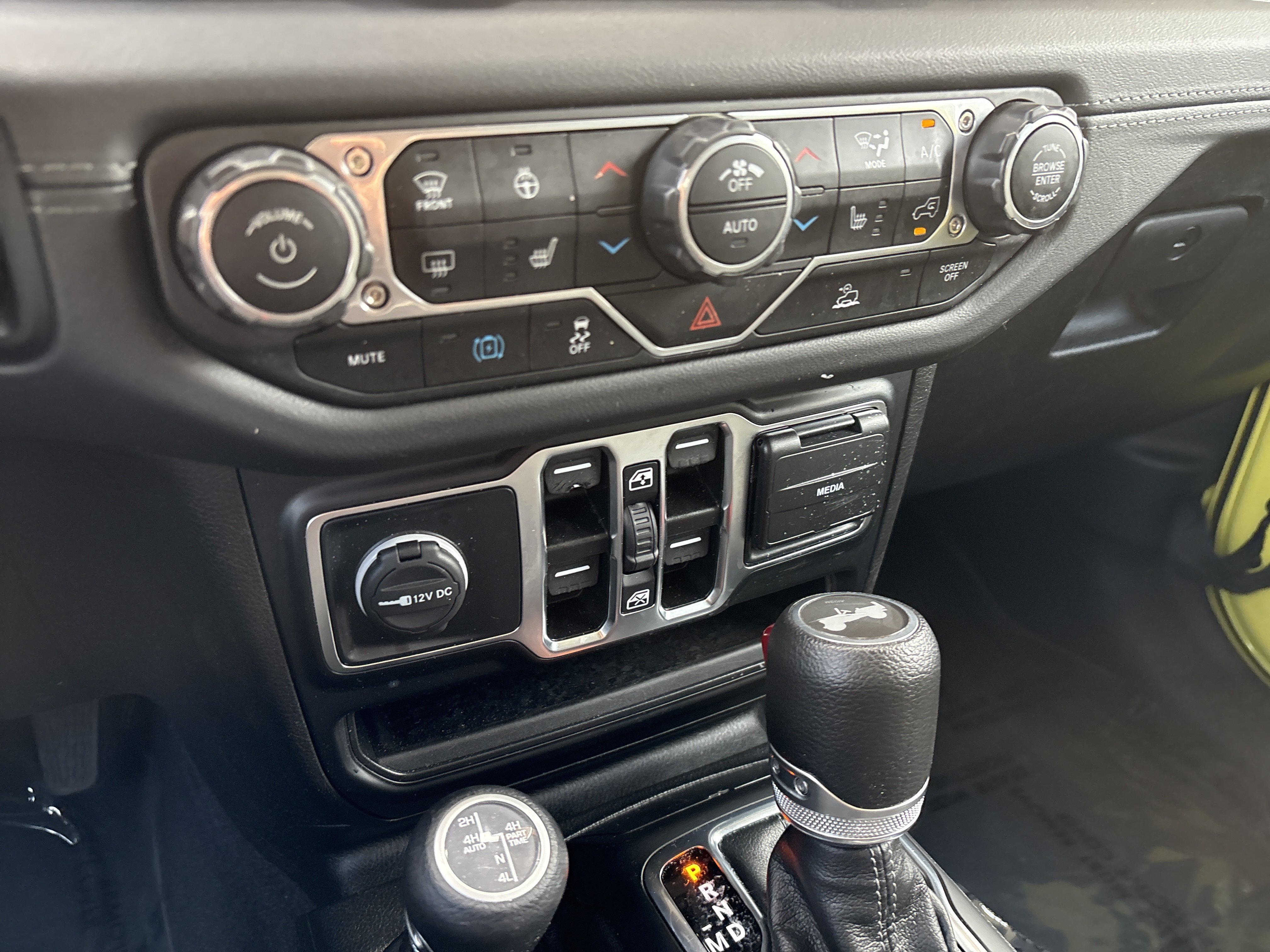 Used 2024 Jeep Wrangler Unlimited Sahara AWD/4WD image 30