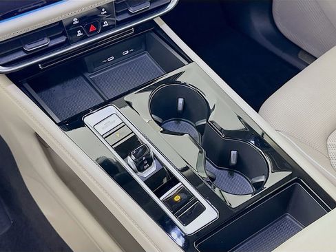 Used 2024 Volkswagen Atlas SEL Premium R-Line image 17