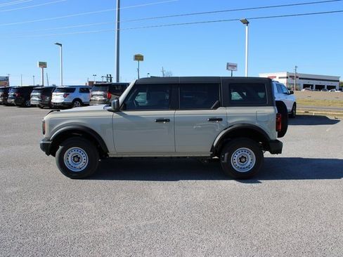 New 2025 Ford Bronco 4-Door image 5