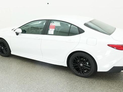 Used 2026 Toyota Camry SE FWD image 51