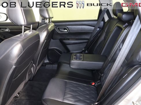 Used 2025 Nissan Rogue Platinum image 11