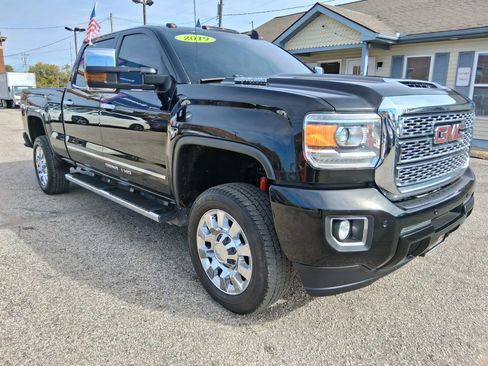 Used 2019 GMC Sierra 2500 Denali w/ Duramax Plus Package image 3