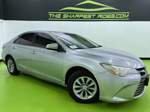 Used 2017 Toyota Camry LE FWD image 1