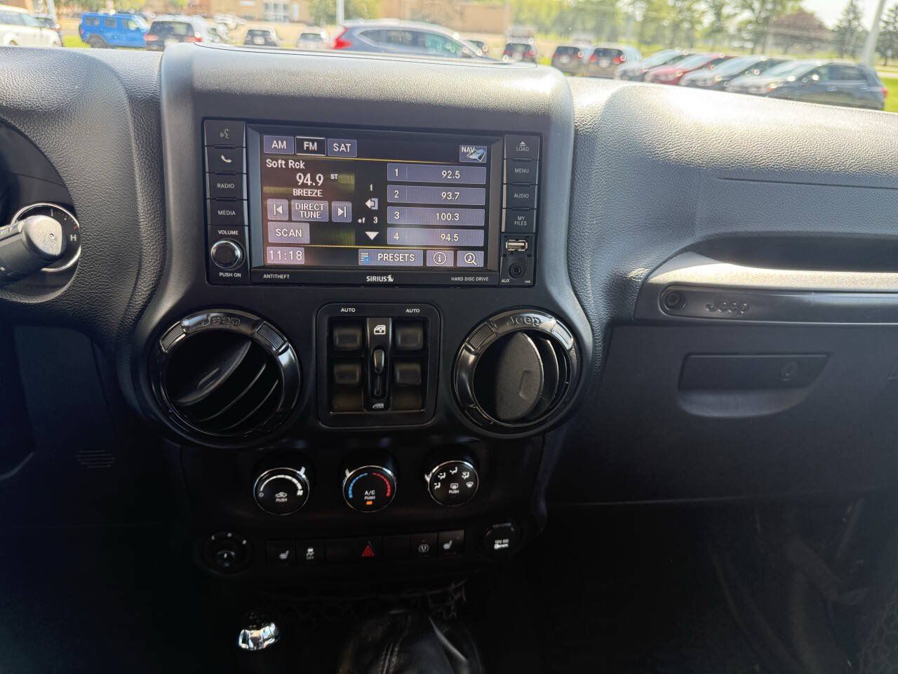 Used 2017 Jeep Wrangler Unlimited Sahara AWD/4WD image 9