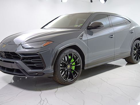 Used 2022 Lamborghini Urus AWD/4WD image 2