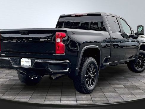 Used 2025 Chevrolet Silverado 2500 Custom w/ Custom Value Package image 2