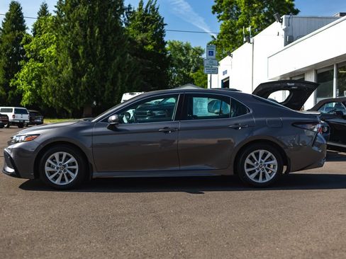 Used 2024 Toyota Camry SE FWD image 10