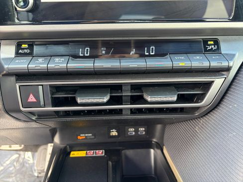 Used 2025 Toyota Camry SE FWD image 22