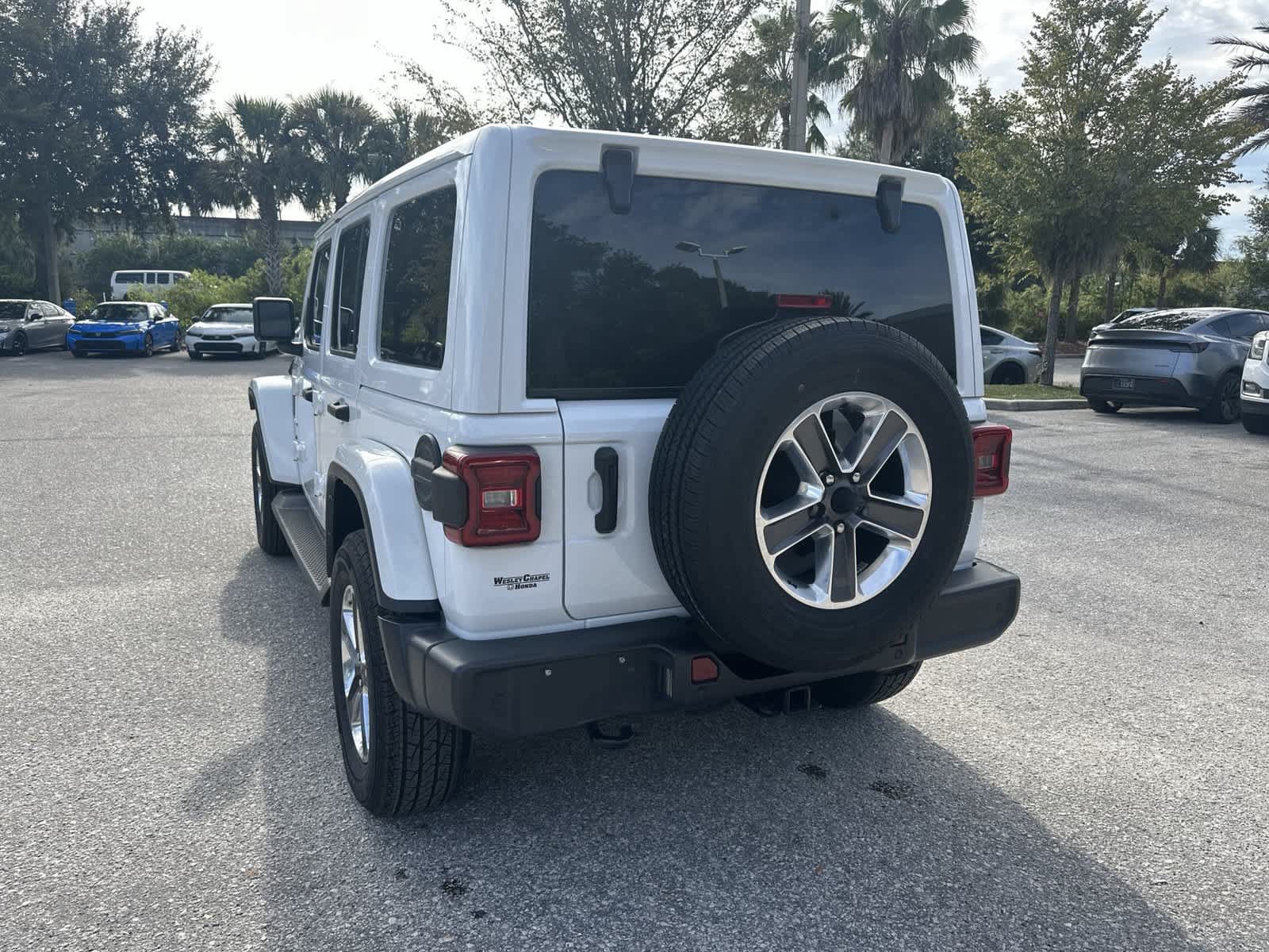 Used 2021 Jeep Wrangler Unlimited Sahara AWD/4WD image 4
