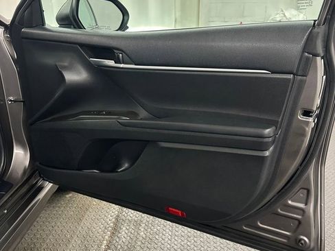 Used 2021 Toyota Camry SE image 32