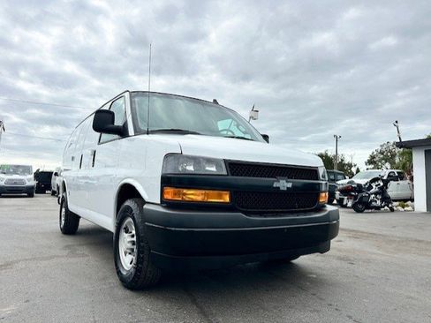Used 2018 Chevrolet Express 2500 w/ Driver Convenience Package image 4