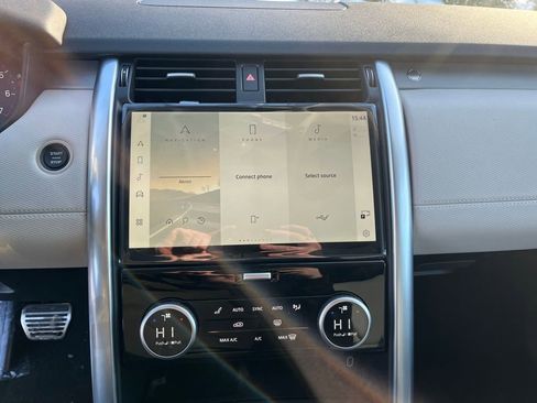 New 2026 Land Rover Discovery Dynamic SE image 18