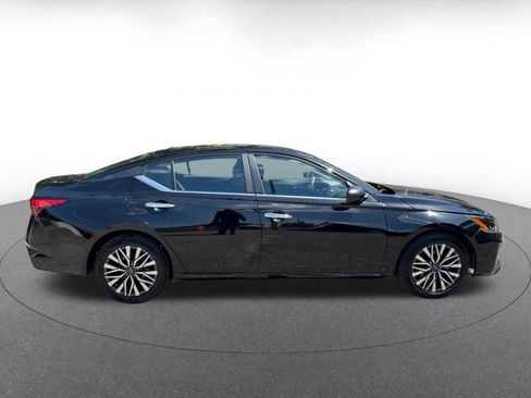 Used 2025 Nissan Altima 2.5 SV FWD image 15