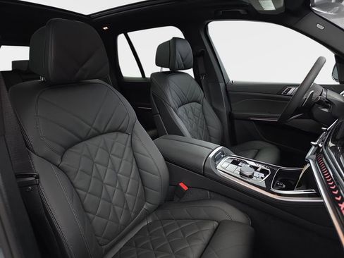 New 2026 BMW X5 xDrive40i w/ M Sport Package AWD/4WD image 9