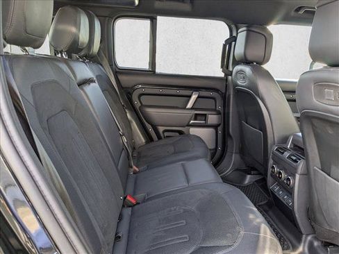Used 2022 Land Rover Defender 110 V8 AWD/4WD image 22