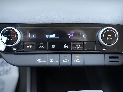 Certified 2023 Hyundai Elantra SEL FWD image 31