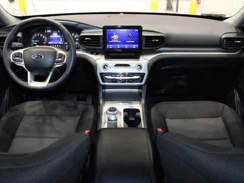 Used 2022 Ford Explorer XLT RWD image 30