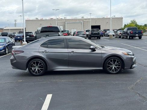 Certified 2021 Toyota Camry SE FWD image 3