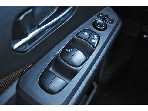 Used 2021 Nissan Kicks SR w/ Exterior Package image 22