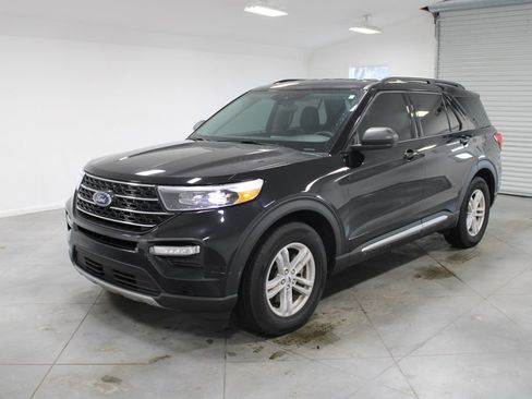 Used 2023 Ford Explorer XLT w/ Equipment Group 202A image 4