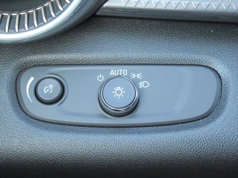 Used 2025 Chevrolet Trax ACTIV w/ Sunroof Package FWD image 22