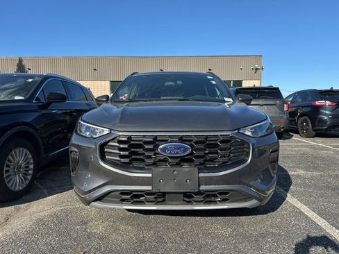 Used 2024 Ford Escape ST-Line w/ Tech Pack #1 AWD/4WD image 2