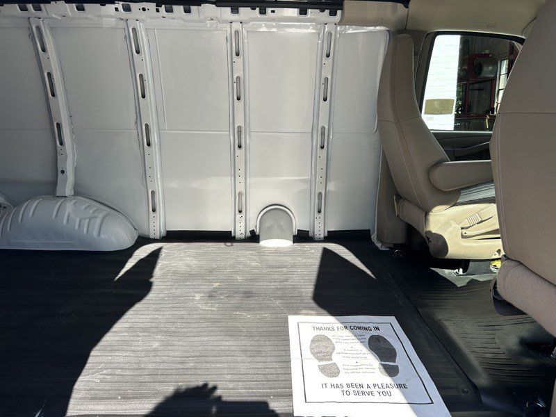 Used 2026 Chevrolet Express 2500 RWD image 10