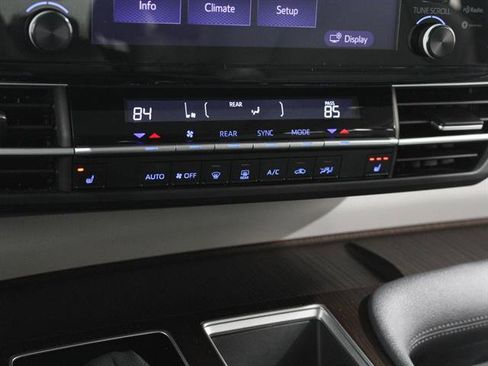 Used 2023 Toyota Sienna XLE image 12