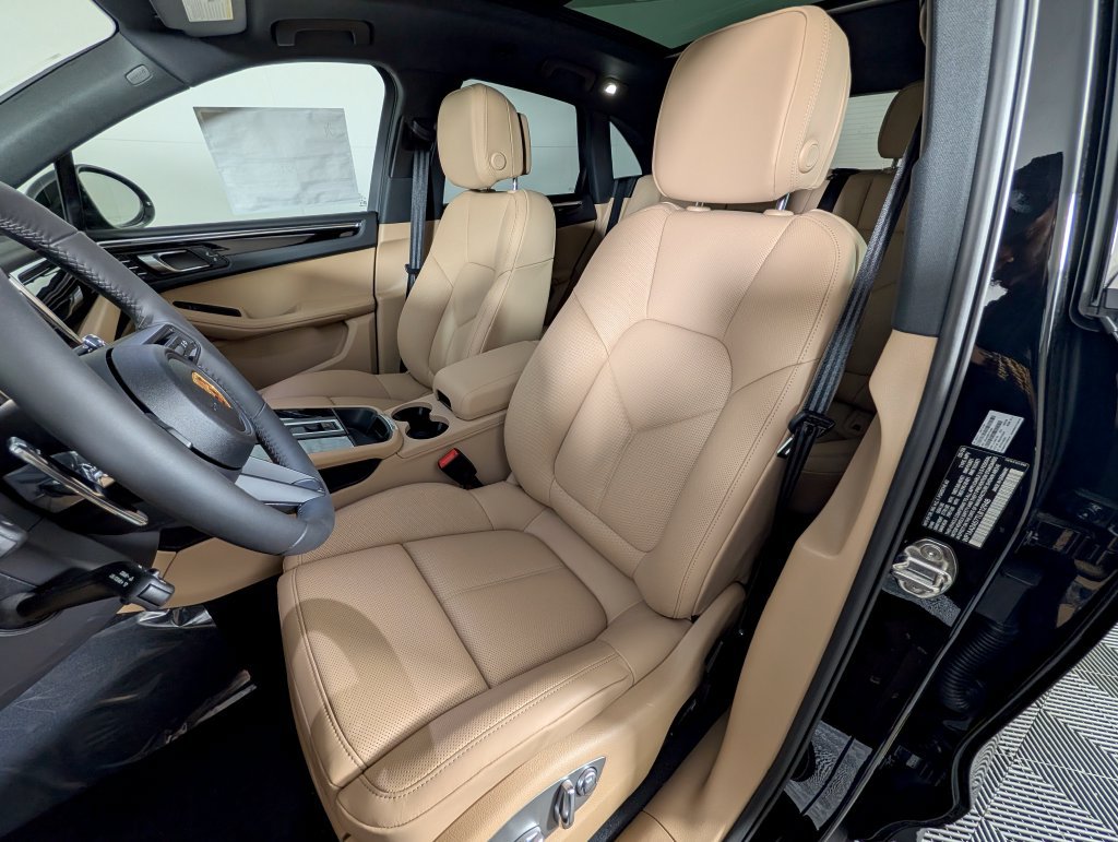 New 2026 Porsche Macan AWD/4WD image 5