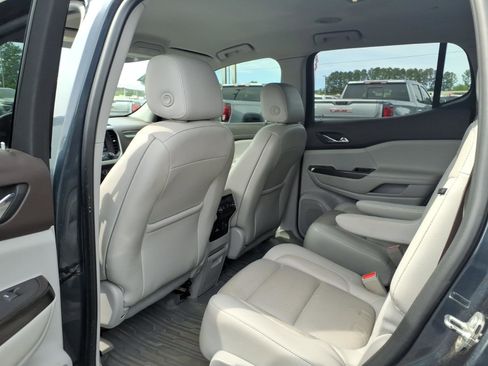 Used 2019 GMC Acadia SLT w/ LPO, Floor Liner Package image 24