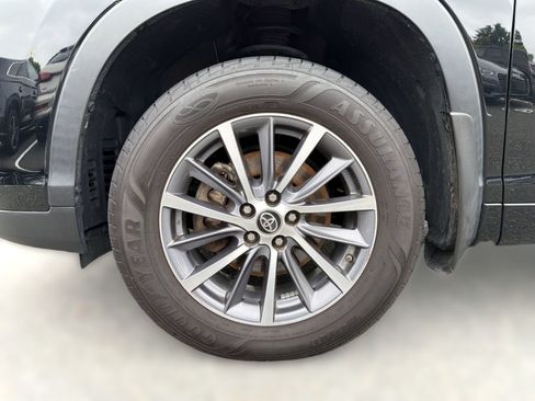 Used 2018 Toyota Highlander XLE AWD/4WD image 12